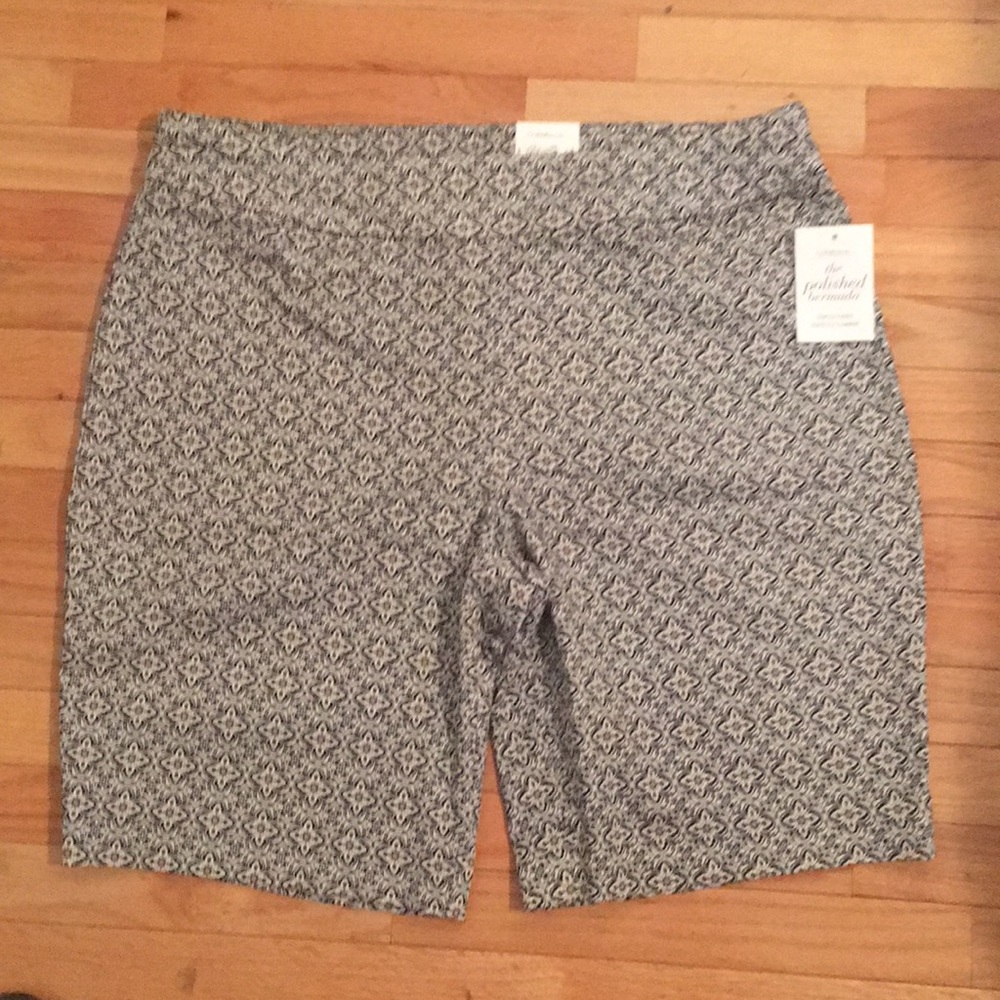 Bermuda mid rise shorts